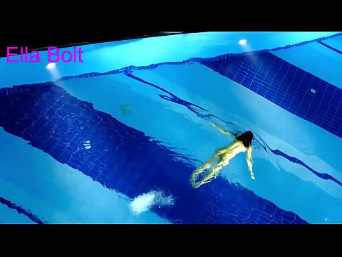 ❤️ എനിക്ക് കാണുന്നത് നിർത്താൻ കഴിയില്ല, ELLA BOLT റിസോർട്ട് പൂളിൽ നഗ്നയായി നീന്തുന്ന യുവ സുന്ദരിയെ പിടികൂടി ❤️❌ ലൈംഗികത ഞങ്ങളിൽ ️❤